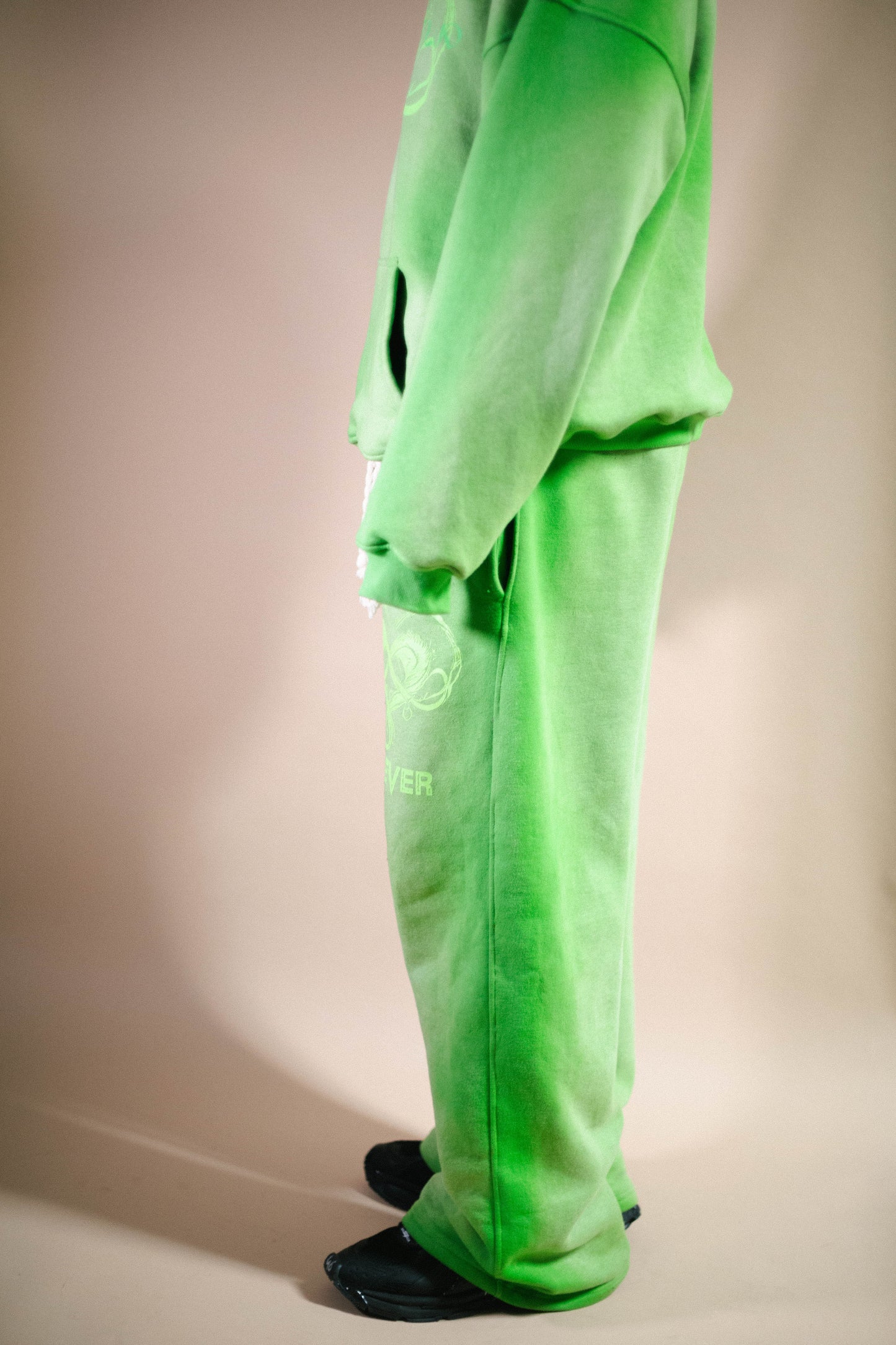 GRINCH FOBEVER WIDELEG SWEATS
